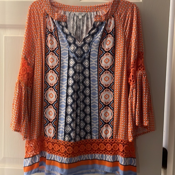 NWOT Crown & Ivy Tunic with bell sleeves - Picture 5 of 5